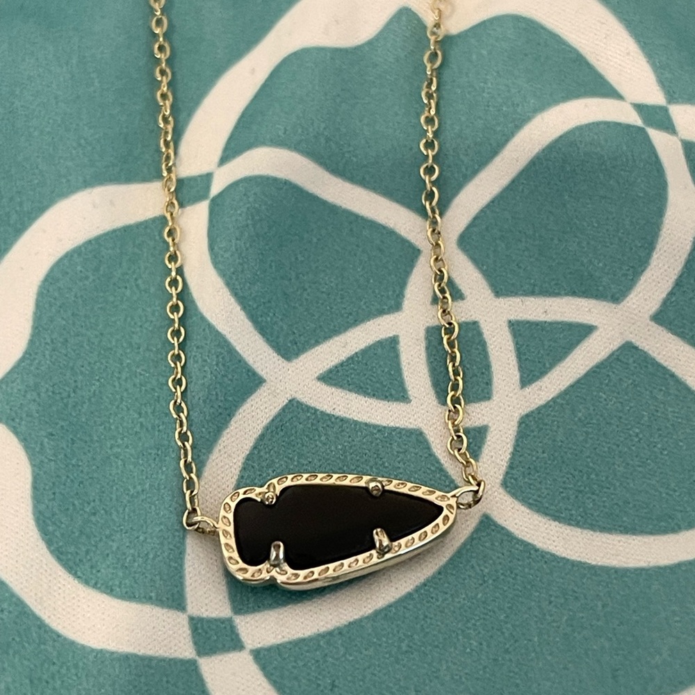 Kendra Scott necklace